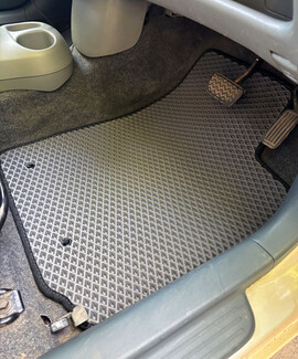 Ворсовые коврики на Toyota Vitz I 1998 - 2005 в Брянске Ворсовые коврики на Toyota Vitz I 1998 - 2005 в Брянске