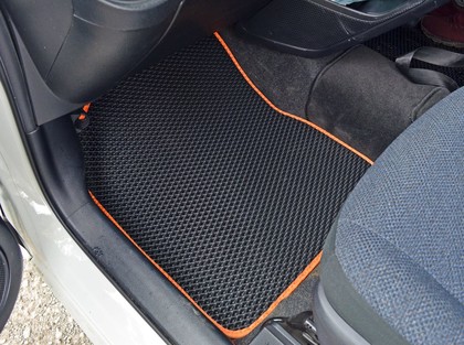 Ворсовые коврики на Toyota Sienta II 2015 - 2022 в Брянске