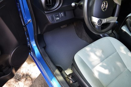 Ворсовые коврики на Toyota Prius C 2011 - 2021 в Брянске