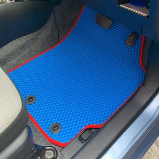 Ворсовые коврики на Toyota Vitz III 2010 - 2020 в Брянске