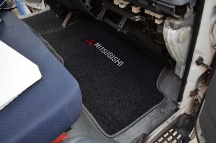 Ворсовые коврики на Mitsubishi Fuso Canter VII широкая кабина 2002 - 2017 в Брянске