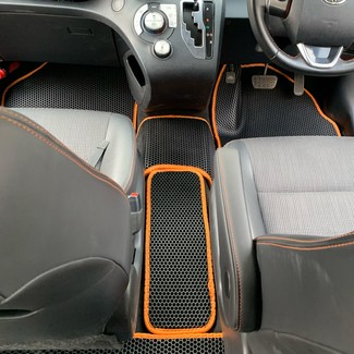 Ворсовые коврики на Toyota Sienta II 2015 - 2022 в Брянске