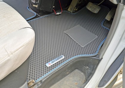 Ворсовые коврики на Mitsubishi Delica 4 1994 - 2007 в Брянске
