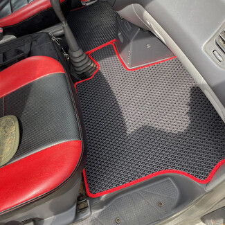 Ворсовые коврики на Mitsubishi Space Gear 1994 - 2007 в Брянске Ворсовые коврики на Mitsubishi Space Gear 1994 - 2007 в Брянске