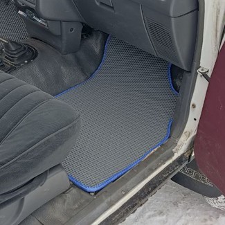 Ворсовые коврики на Toyota Hilux V 1988 - 1997 в Брянске