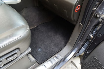 Ворсовые коврики на Nissan Navara III 2004 - 2015 в Брянске