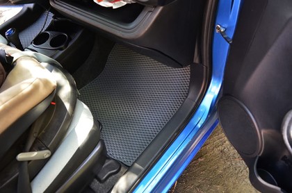 Ворсовые коврики на Toyota Prius C 2011 - 2021 в Брянске