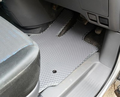 Ворсовые коврики на Toyota Voxy (R70) 2007 - 2013 в Брянске