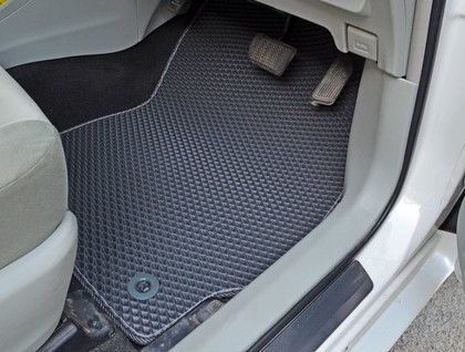 Ворсовые коврики на Toyota Prius Alpha 2011 - 2021 в Брянске