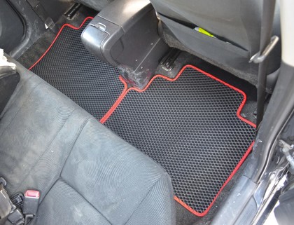 Ворсовые коврики на Toyota Yaris II 2005 - 2011 в Брянске