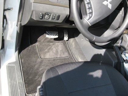 Ворсовые коврики на Mitsubishi Pajero IV 2006 - 2021 в Брянске