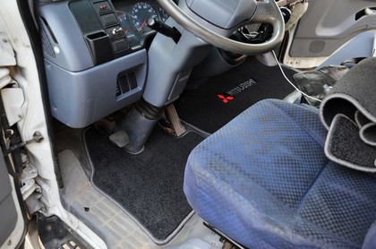 Ворсовые коврики на Mitsubishi Fuso Canter VII широкая кабина 2002 - 2017 в Брянске