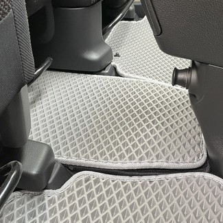 Ворсовые коврики на Nissan Serena (C26) 2010 - 2016 в Брянске